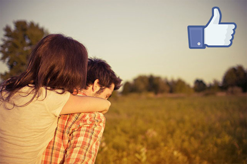 Những cặp đôi chia sẻ ảnh lên Facebook dễ gắn bó hơn